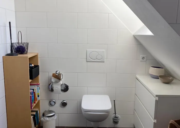 Helle Und Ruhige Dachgeschosswohnung Mnichov
