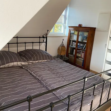 Helle Und Ruhige Dachgeschosswohnung *