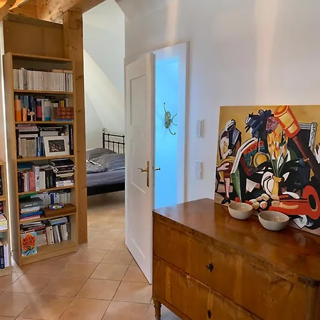 Helle Und Ruhige Dachgeschosswohnung