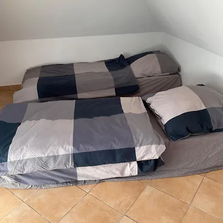 Helle Und Ruhige Dachgeschosswohnung Apartment München