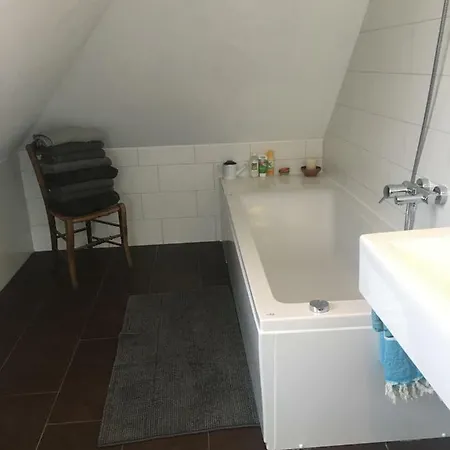 Helle Und Ruhige Dachgeschosswohnung *
