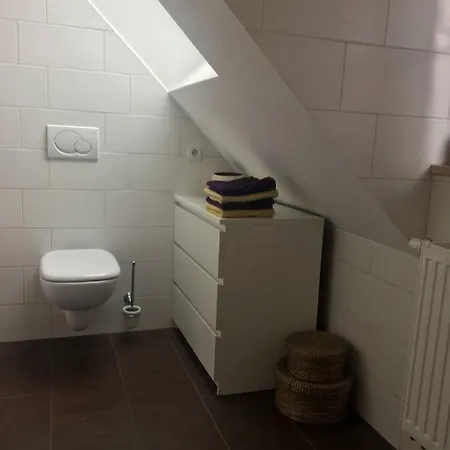 Helle Und Ruhige Dachgeschosswohnung *