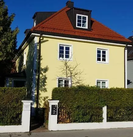 Apartment Helle Und Ruhige Dachgeschosswohnung *