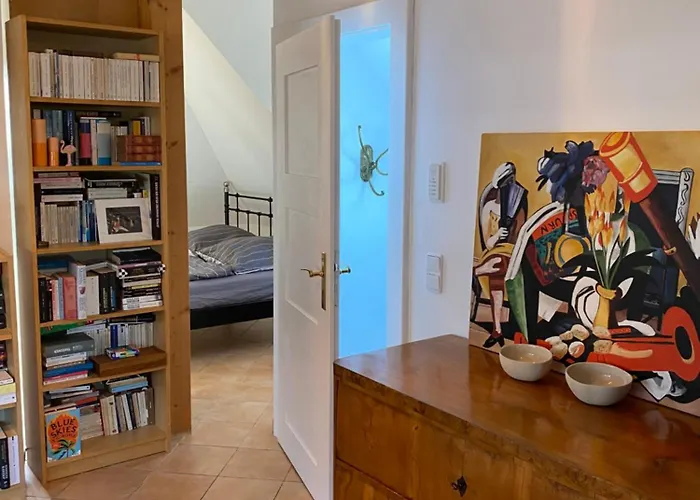 Helle Und Ruhige Dachgeschosswohnung