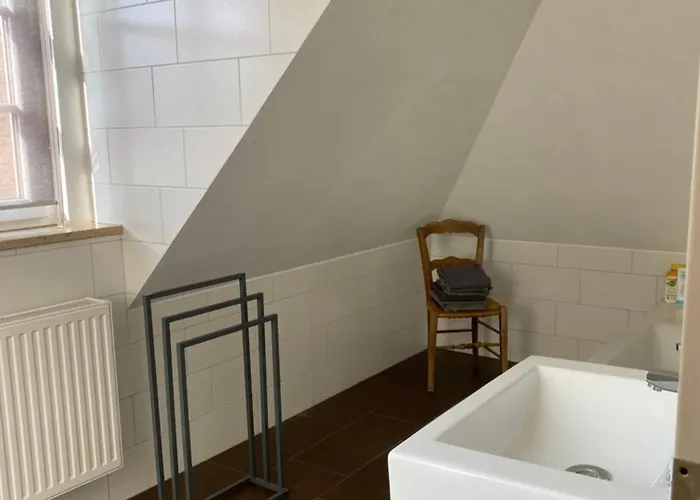 Helle Und Ruhige Dachgeschosswohnung * München