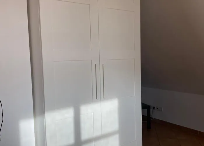 Helle Und Ruhige Dachgeschosswohnung
