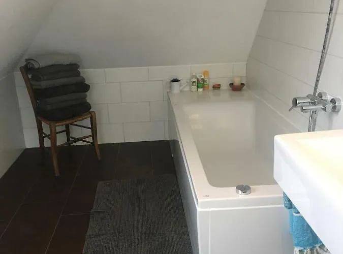 Helle Und Ruhige Dachgeschosswohnung *