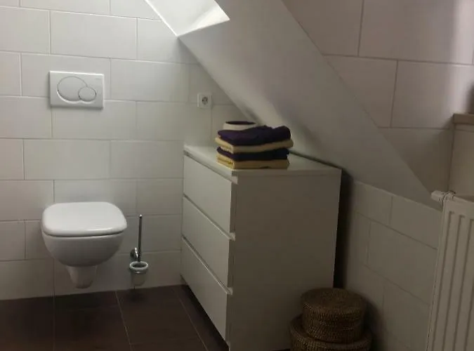 Helle Und Ruhige Dachgeschosswohnung *