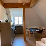 Helle Und Ruhige Dachgeschosswohnung Appartement
