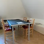 Helle Und Ruhige Dachgeschosswohnung Appartement *
