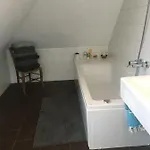 Helle Und Ruhige Dachgeschosswohnung *