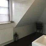Helle Und Ruhige Dachgeschosswohnung